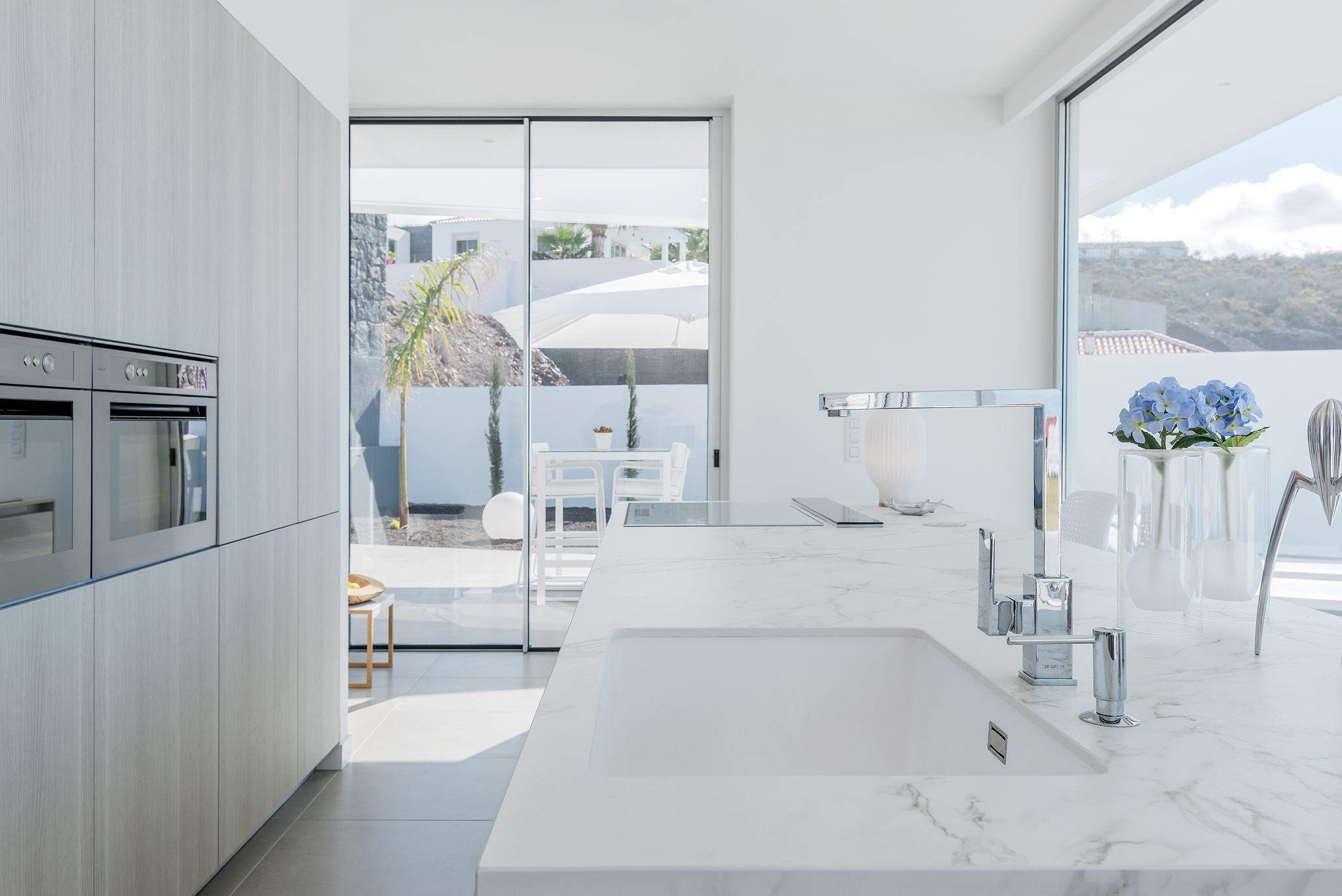 cocina pequeña blanca